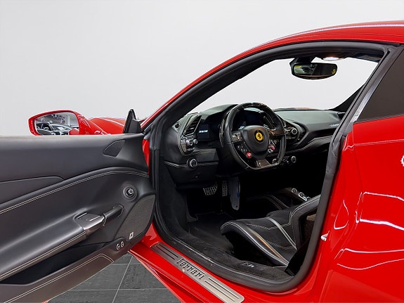 Ferrari 488 GTB 17 of 27