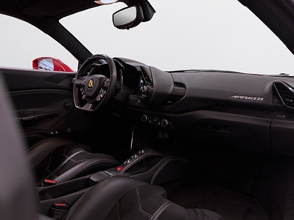 Ferrari 488 GTB 13 of 27