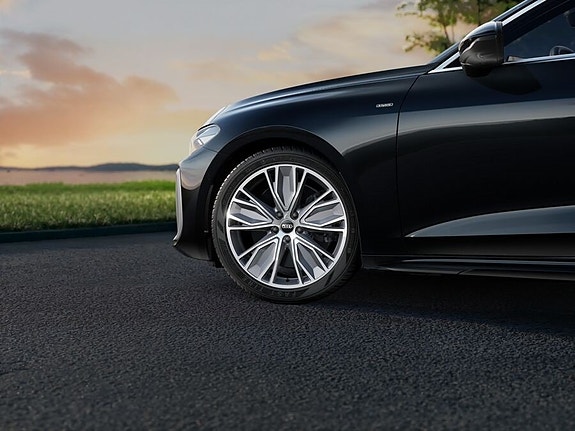 Audi A5 4 of 5