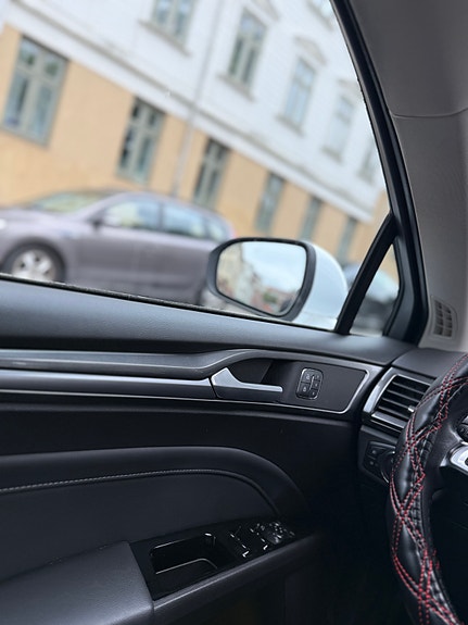 Ford Mondeo 13 of 21