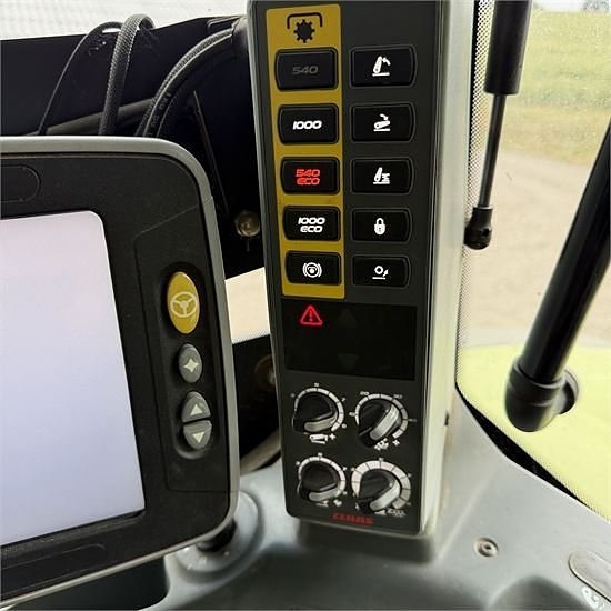 Claas 830 Axion 17 of 30