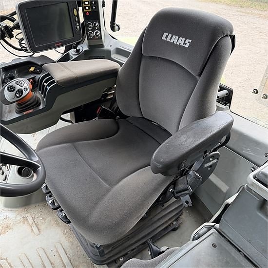 Claas 830 Axion 12 of 30