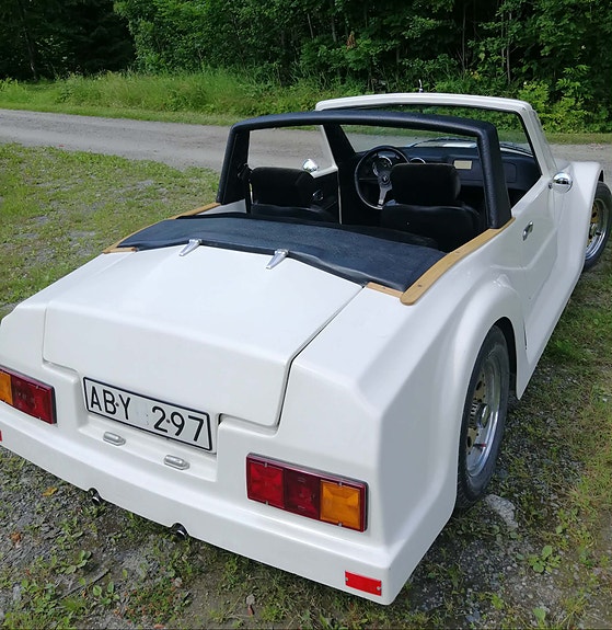 Volkswagen 1500 3 of 5