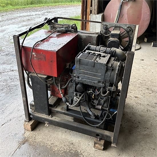Deutz F2L 1011F 2 of 8