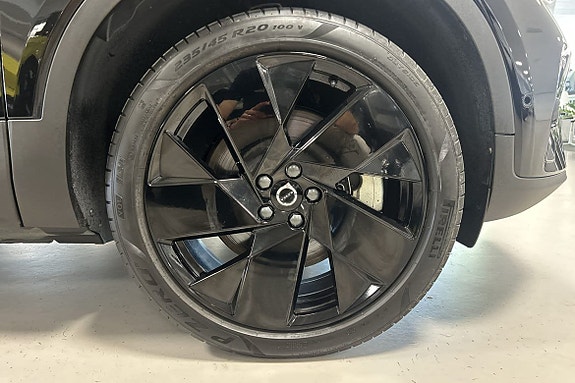 Volvo EX40 5 of 8