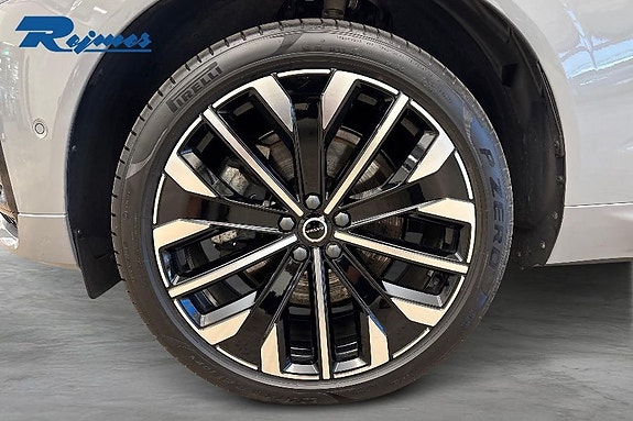Volvo XC60 9 of 24