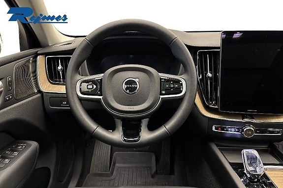 Volvo XC60 10 of 24