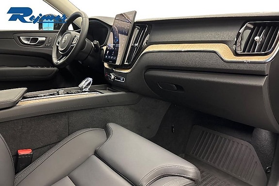 Volvo XC60 6 of 24