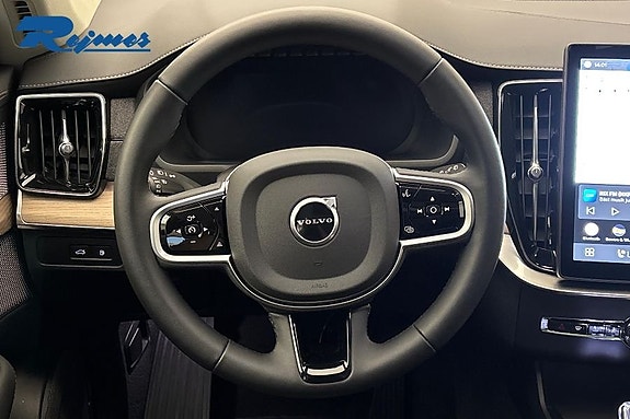 Volvo XC90 11 of 24