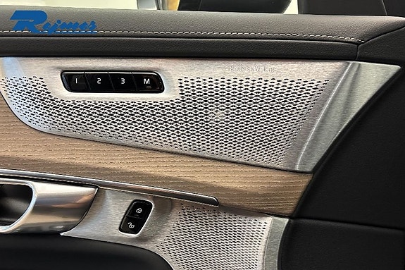 Volvo XC90 16 of 24