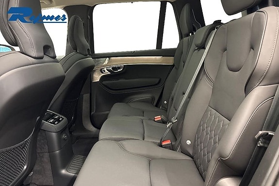 Volvo XC90 8 of 24