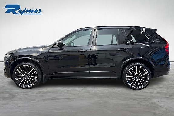 Volvo XC90 2 of 24