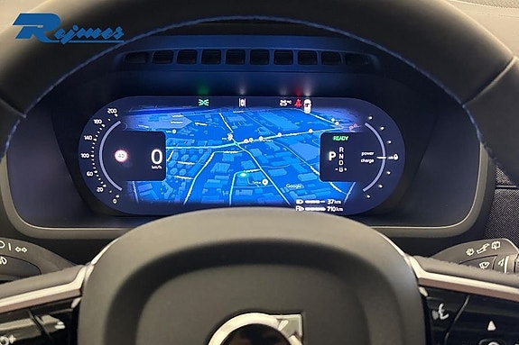 Volvo XC90 10 of 24