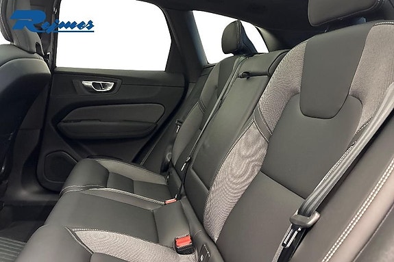Volvo XC60 8 of 25