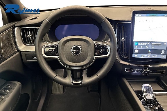 Volvo XC60 10 of 25