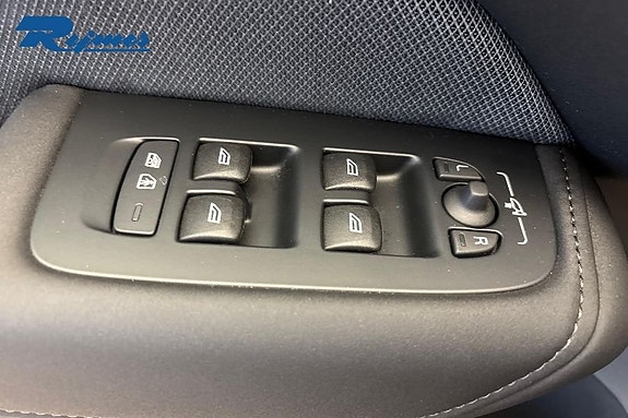 Volvo XC60 17 of 25