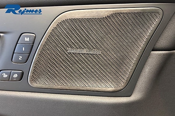 Volvo XC60 14 of 25