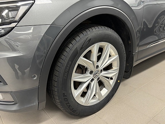 Volkswagen Tiguan 2 of 5