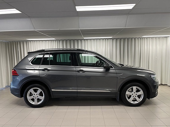 Volkswagen Tiguan 3 of 5