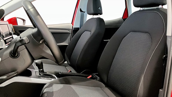 Seat Arona 8 of 12