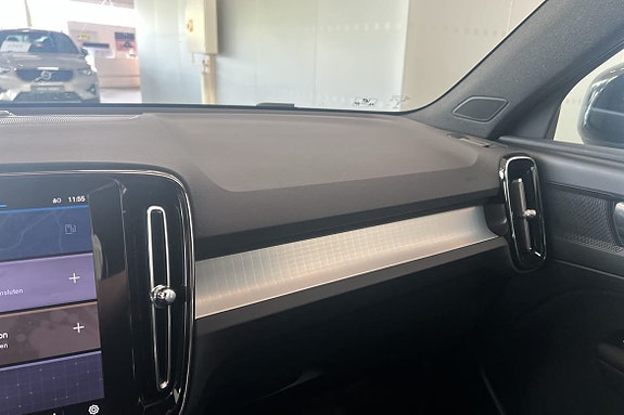 Volvo XC40 17 of 24