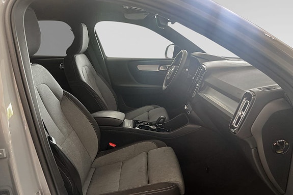 Volvo XC40 10 of 24