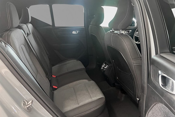 Volvo XC40 11 of 24