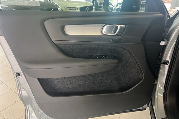 Volvo XC40 12 of 24