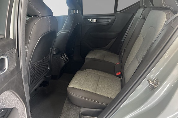 Volvo XC40 8 of 24