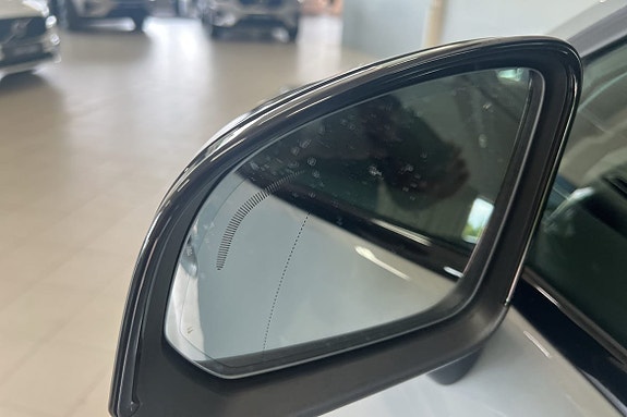 Volvo XC40 15 of 24