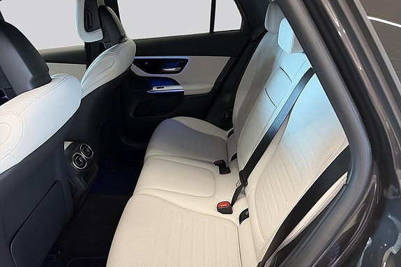 Mercedes-Benz GLC300 de 9 of 18