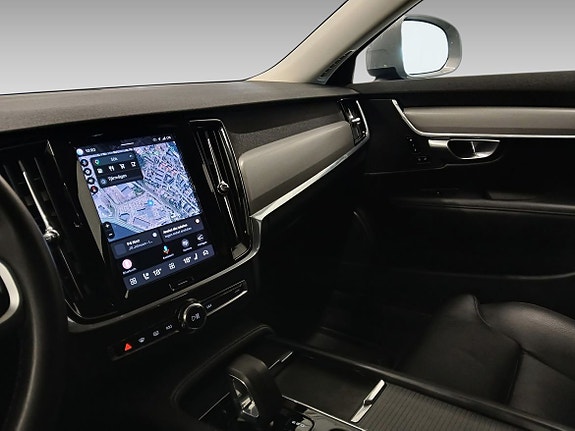 Volvo V90 Cross Country 7 of 15
