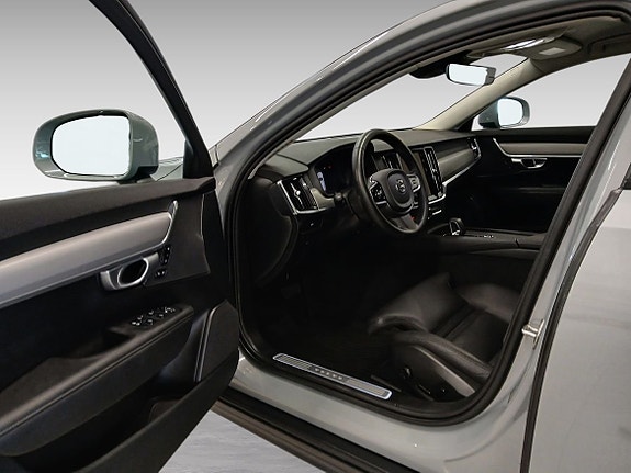 Volvo V90 Cross Country 11 of 15