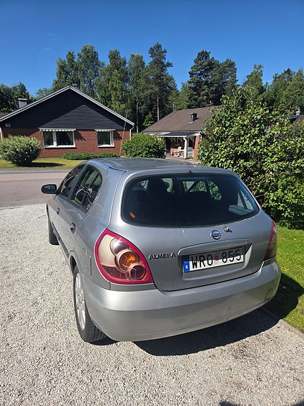 Nissan Almera 3 of 3