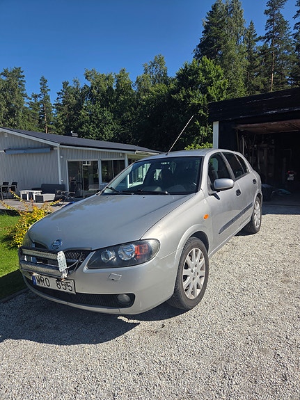 Nissan Almera 2 of 3