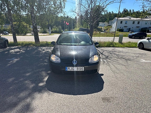 Volkswagen Golf V 2 of 6