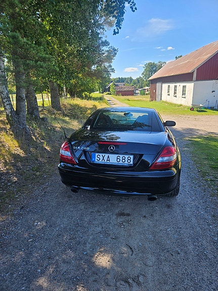 Mercedes-Benz SLK200 3 of 4
