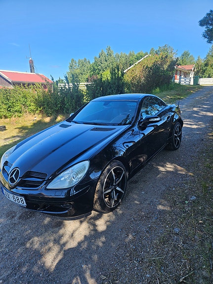 Mercedes-Benz SLK200 2 of 4