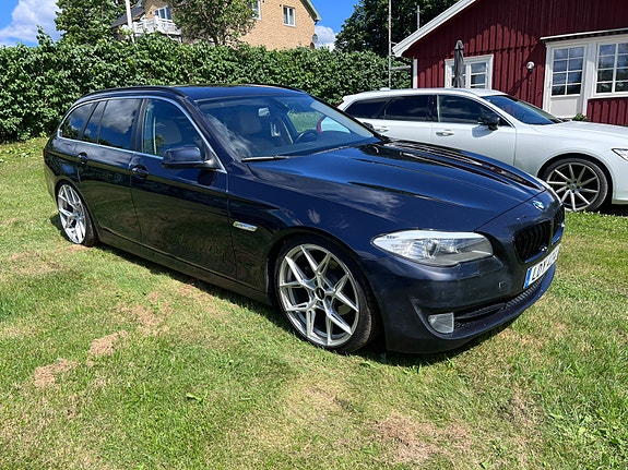 BMW 520d 2 of 4