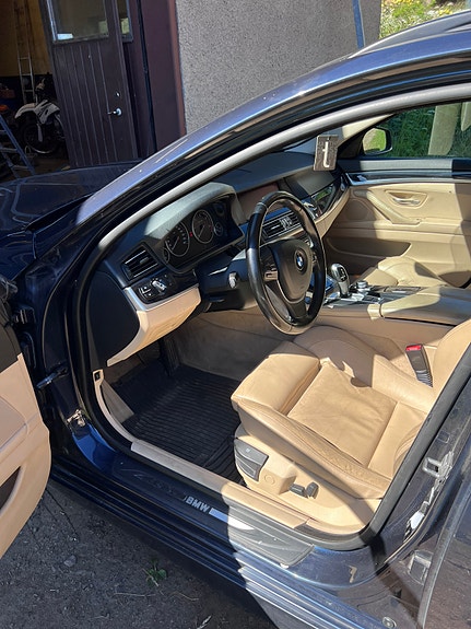 BMW 520d 3 of 4