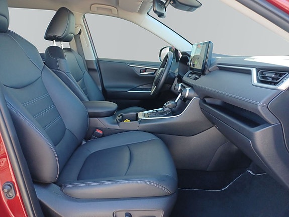 Toyota RAV4 8 of 10