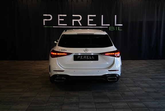 Mercedes-Benz C300 3 of 5