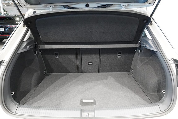 Volkswagen T-Roc 8 of 13