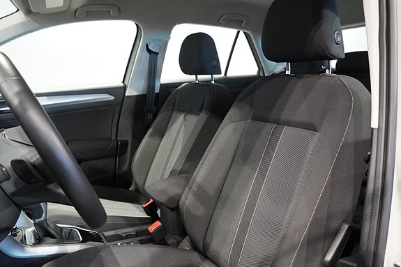 Volkswagen T-Roc 4 of 13