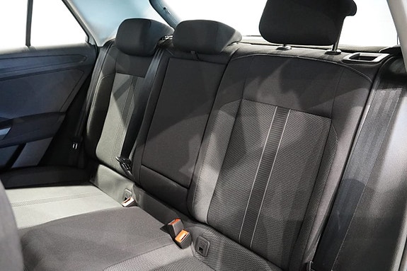 Volkswagen T-Roc 6 of 13