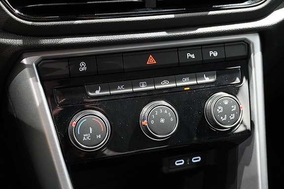 Volkswagen T-Roc 13 of 13