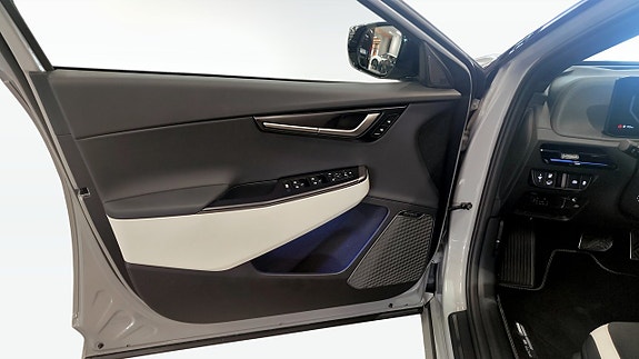 Kia EV6 6 of 12