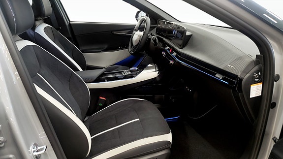Kia EV6 3 of 12