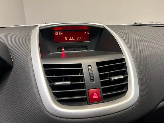 Peugeot 207 11 of 15