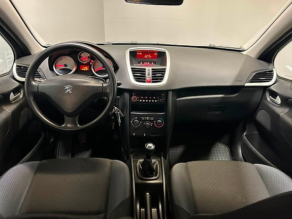 Peugeot 207 8 of 15